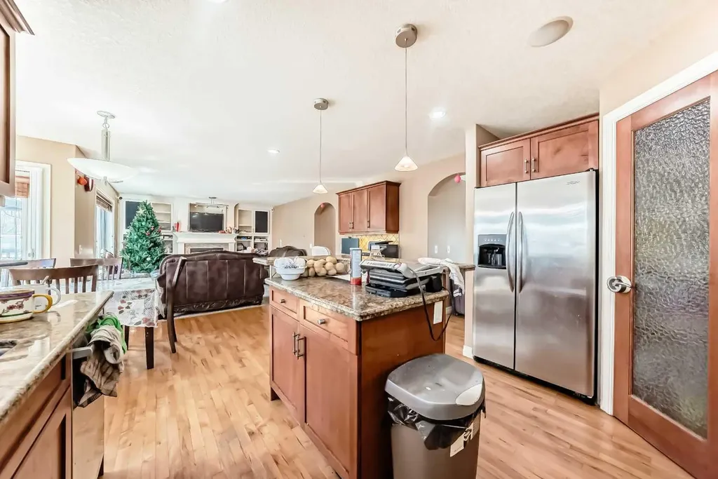 602 Wentworth Place SW Calgary AB T3H 4N8