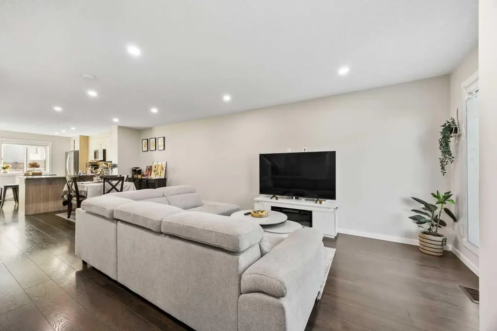 7451 Falconridge Boulevard NE Calgary AB T3J0Z8