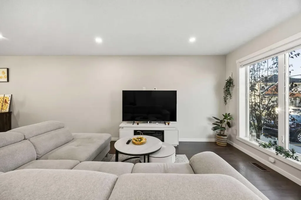 7451 Falconridge Boulevard NE Calgary AB T3J0Z8