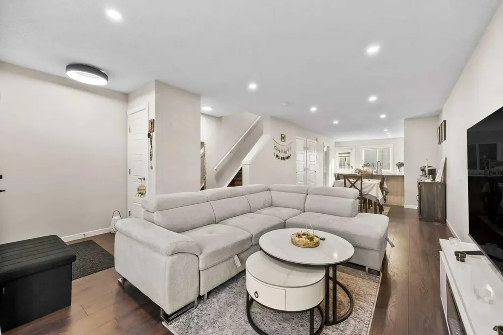 7451 Falconridge Boulevard NE Calgary AB T3J0Z8