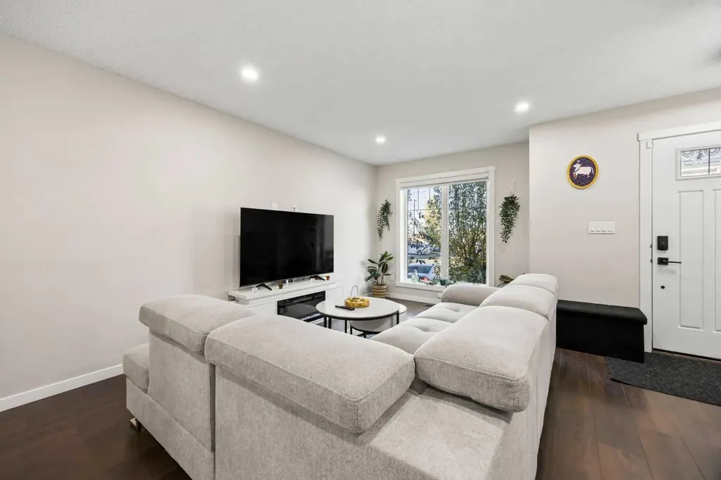 7451 Falconridge Boulevard NE Calgary AB T3J0Z8
