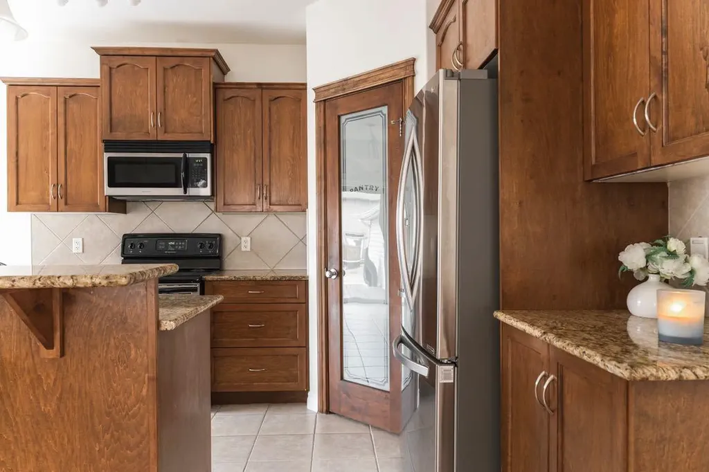 274 Thrush Street Fort Mcmurray AB T9K0L8