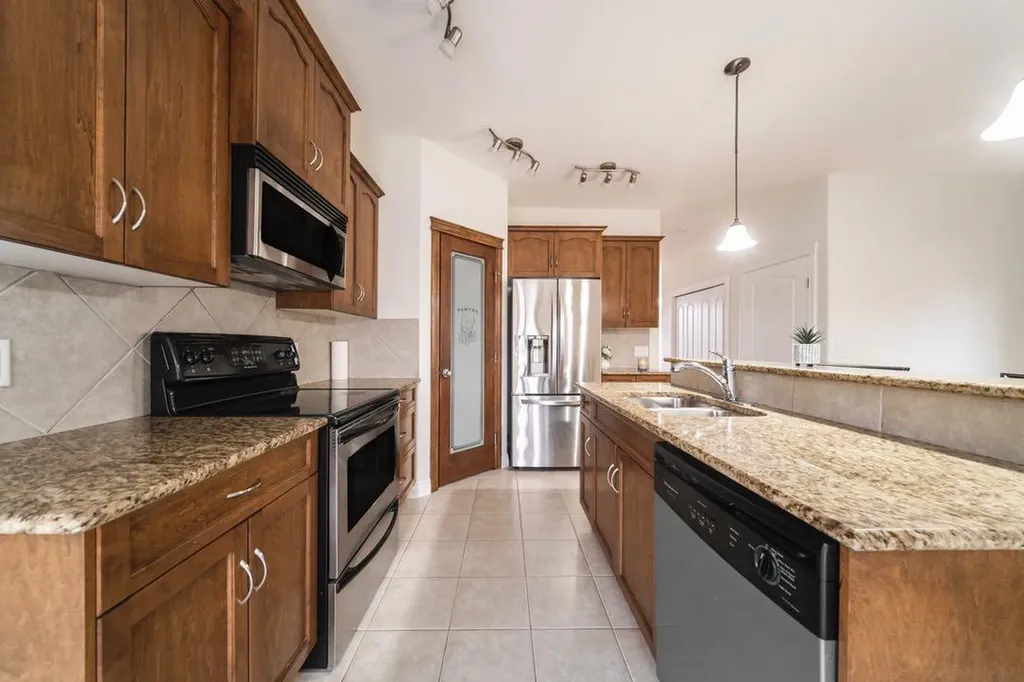 274 Thrush Street Fort Mcmurray AB T9K0L8