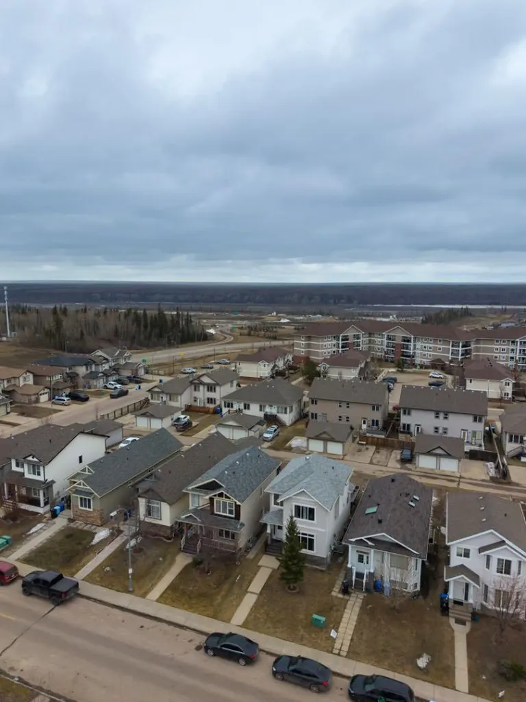 274 Thrush Street Fort Mcmurray AB T9K0L8