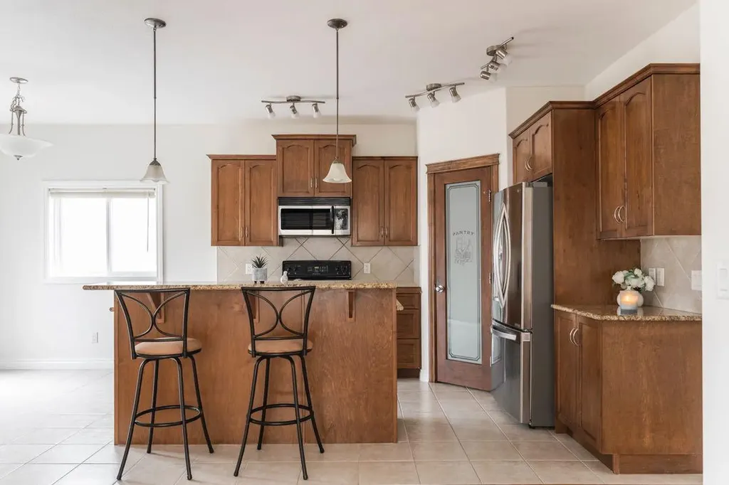 274 Thrush Street Fort Mcmurray AB T9K0L8