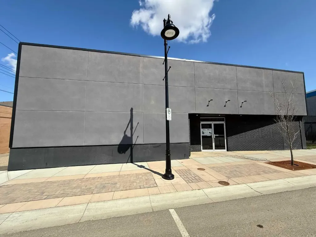 5004 51 Avenue Ponoka AB T4J 1R7