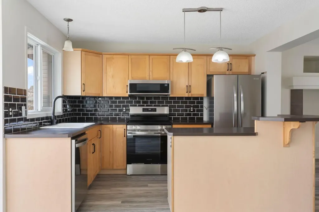 202 Sunset Heights Cochrane AB T4C0C9