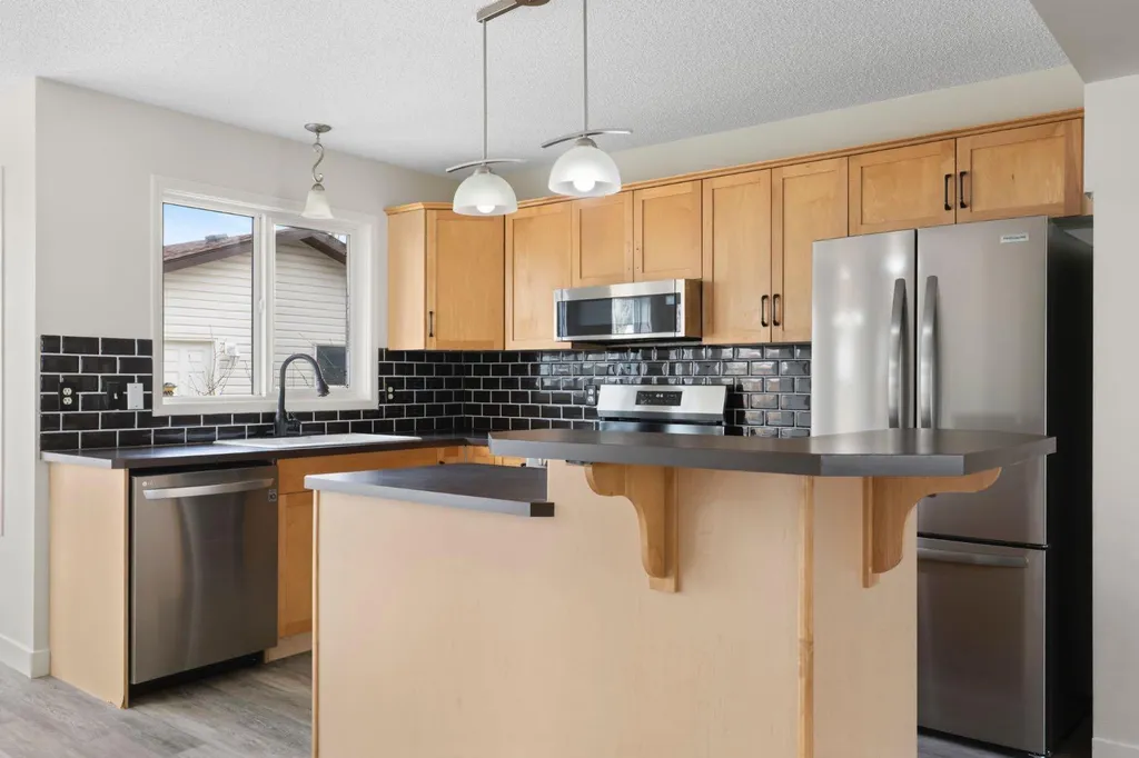 202 Sunset Heights Cochrane AB T4C0C9
