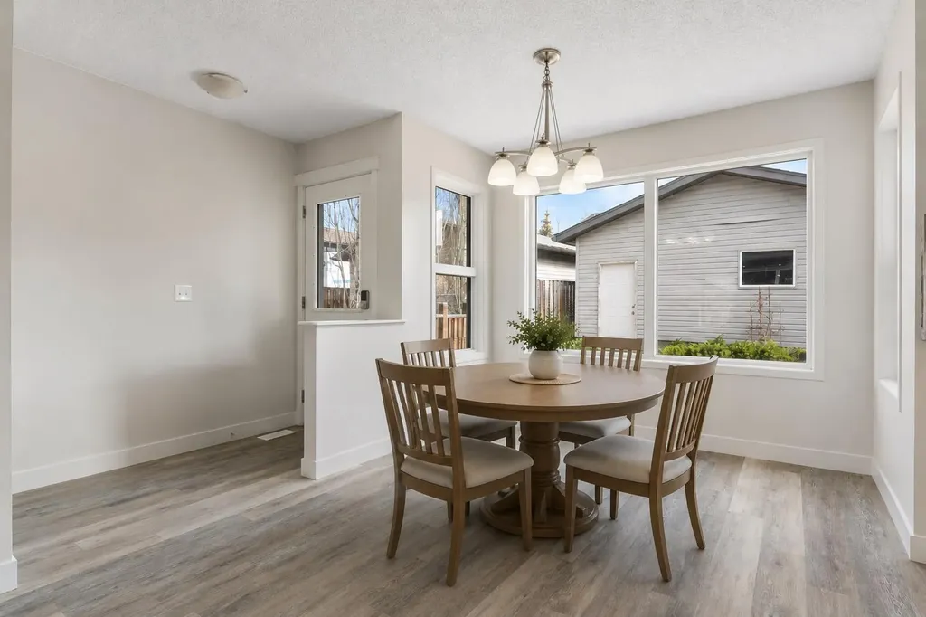 202 Sunset Heights Cochrane AB T4C0C9