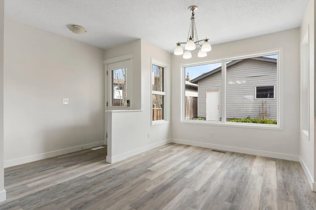 202 Sunset Heights Cochrane AB T4C0C9