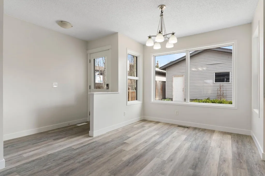 202 Sunset Heights Cochrane AB T4C0C9