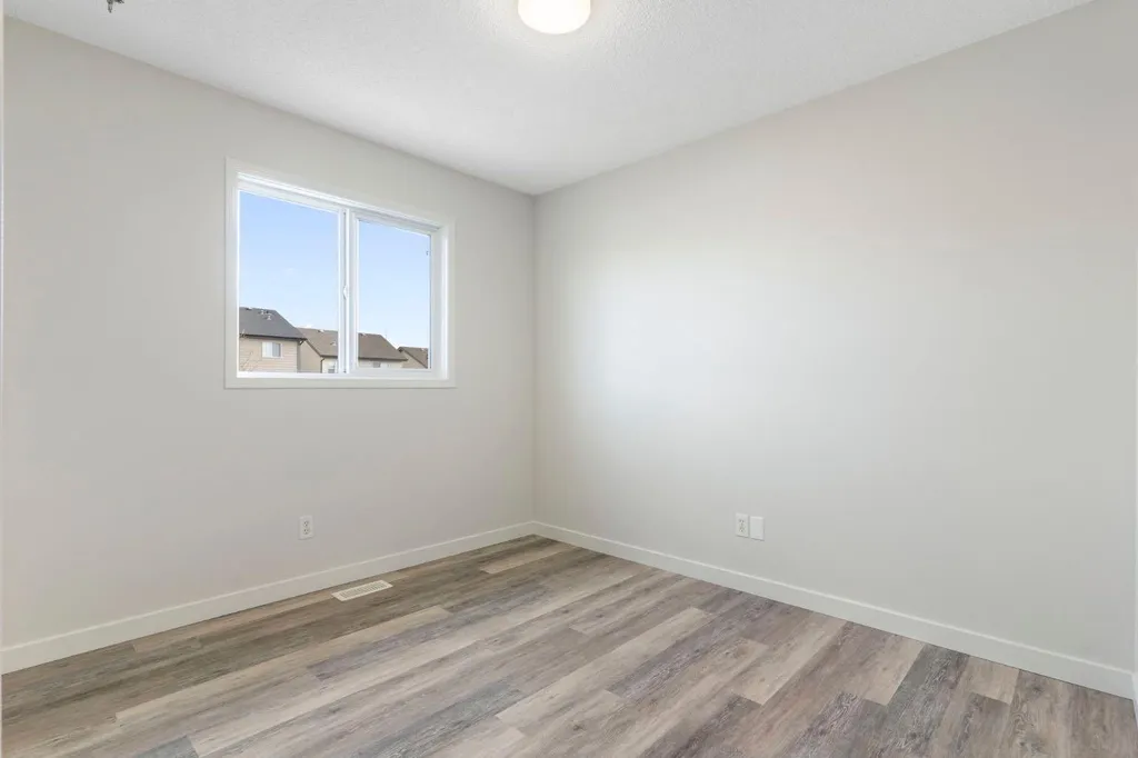 202 Sunset Heights Cochrane AB T4C0C9