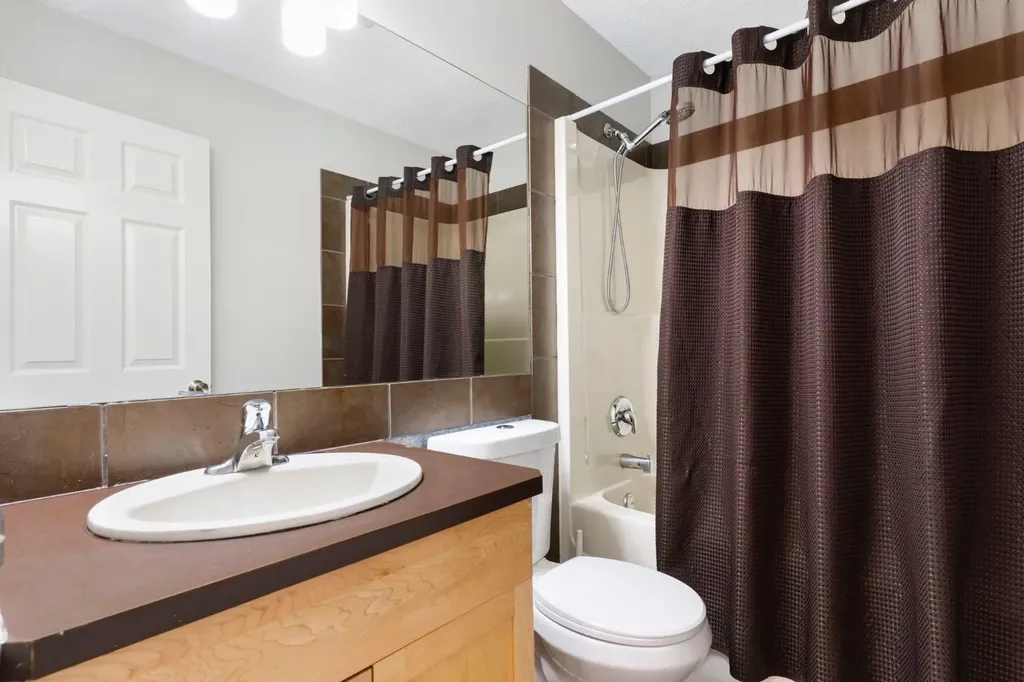 202 Sunset Heights Cochrane AB T4C0C9
