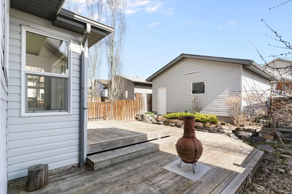 202 Sunset Heights Cochrane AB T4C0C9