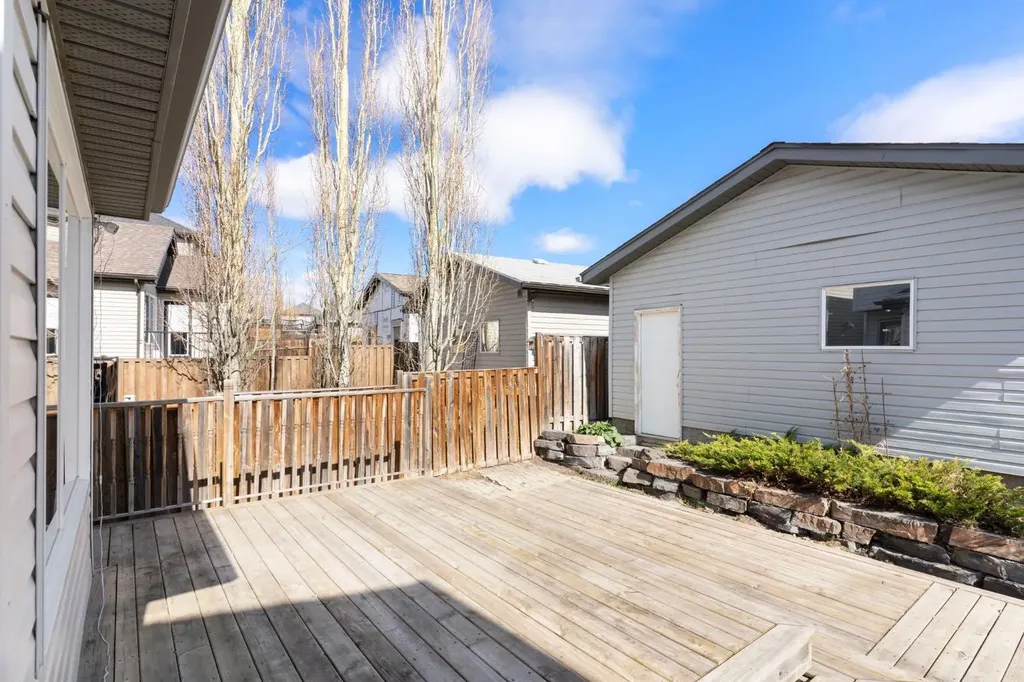 202 Sunset Heights Cochrane AB T4C0C9