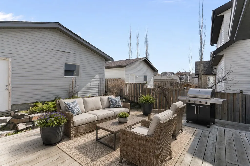 202 Sunset Heights Cochrane AB T4C0C9