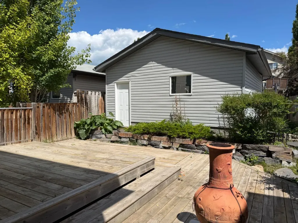 202 Sunset Heights Cochrane AB T4C0C9