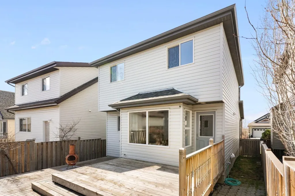 202 Sunset Heights Cochrane AB T4C0C9