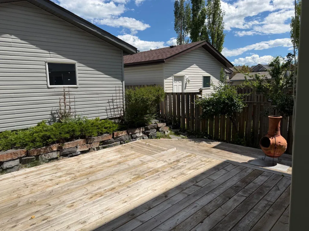 202 Sunset Heights Cochrane AB T4C0C9