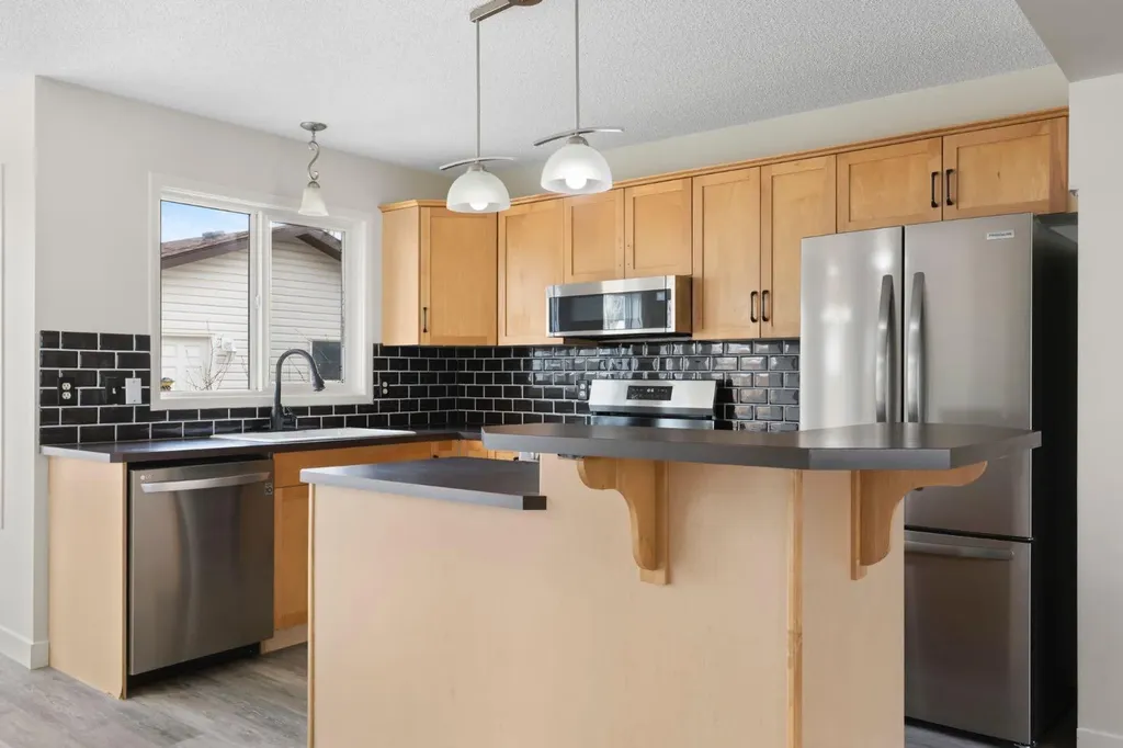 202 Sunset Heights Cochrane AB T4C0C9