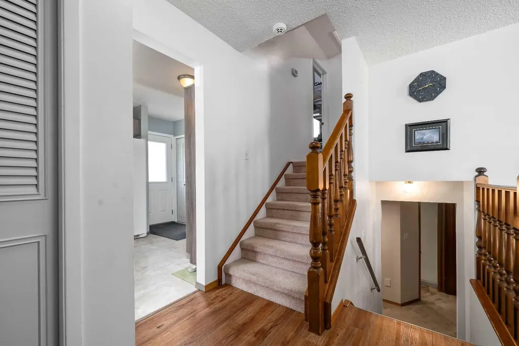 10 Rossmere Place SE Medicine Hat AB T1B2L6