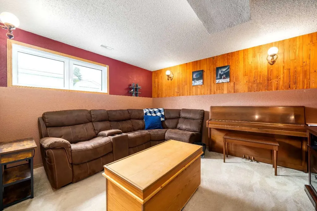 10 Rossmere Place SE Medicine Hat AB T1B2L6