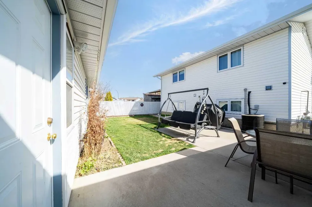 10 Rossmere Place SE Medicine Hat AB T1B2L6