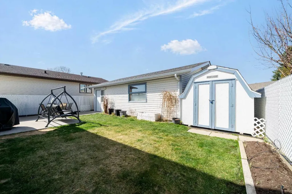 10 Rossmere Place SE Medicine Hat AB T1B2L6