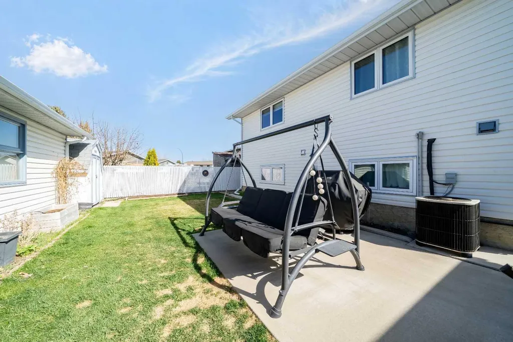 10 Rossmere Place SE Medicine Hat AB T1B2L6