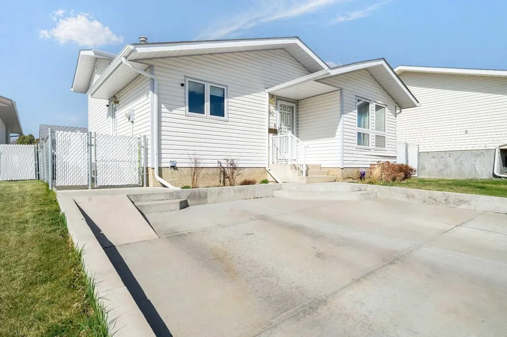 10 Rossmere Place SE Medicine Hat AB T1B2L6