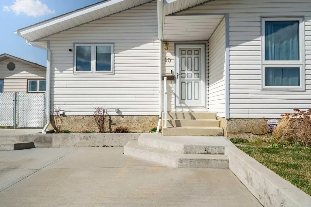10 Rossmere Place SE Medicine Hat AB T1B2L6