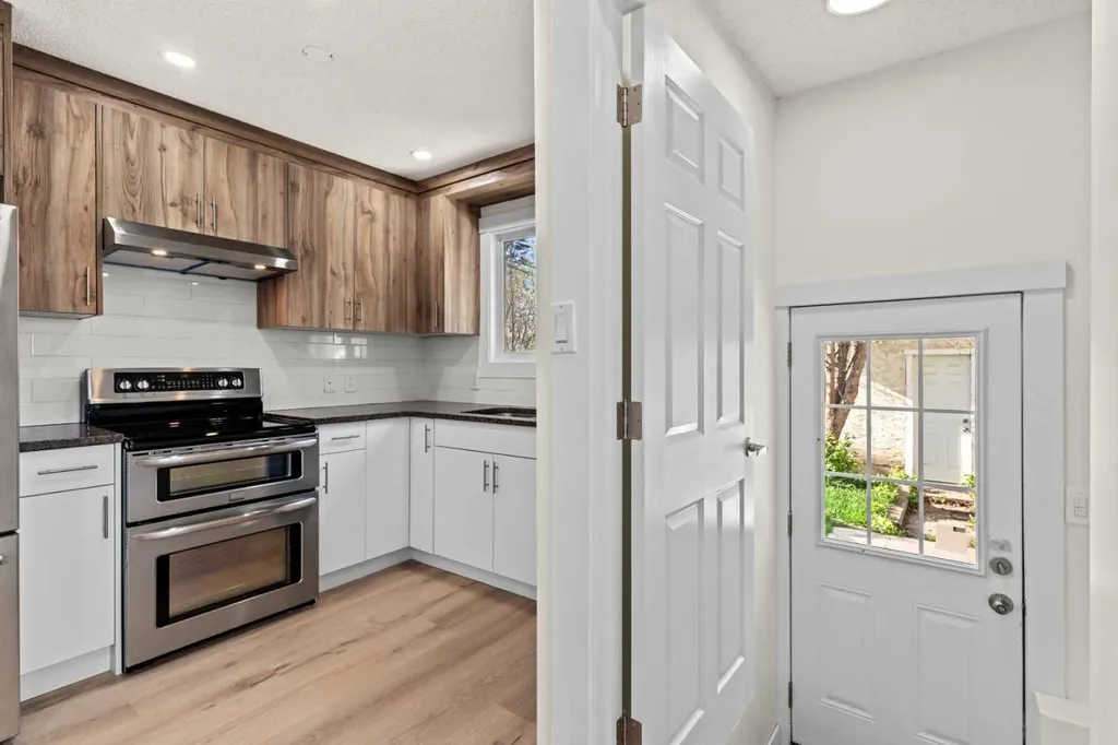 924 Pensdale Crescent SE Calgary AB T2A 2G1