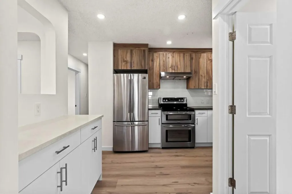 924 Pensdale Crescent SE Calgary AB T2A 2G1