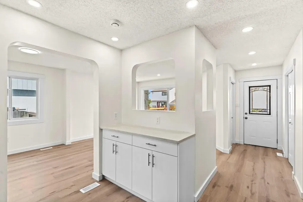 924 Pensdale Crescent SE Calgary AB T2A 2G1