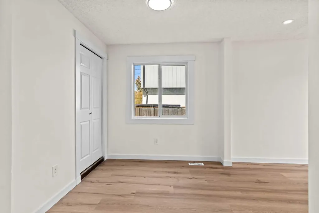 924 Pensdale Crescent SE Calgary AB T2A 2G1