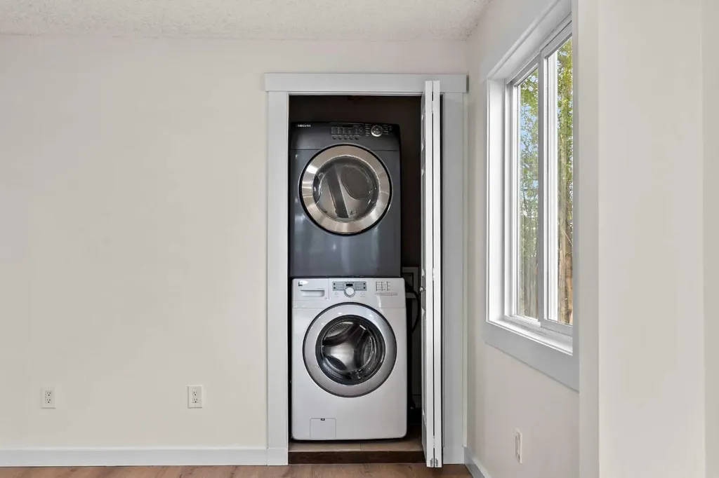 924 Pensdale Crescent SE Calgary AB T2A 2G1