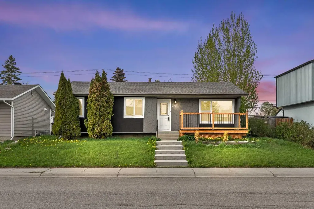 924 Pensdale Crescent SE Calgary AB T2A 2G1