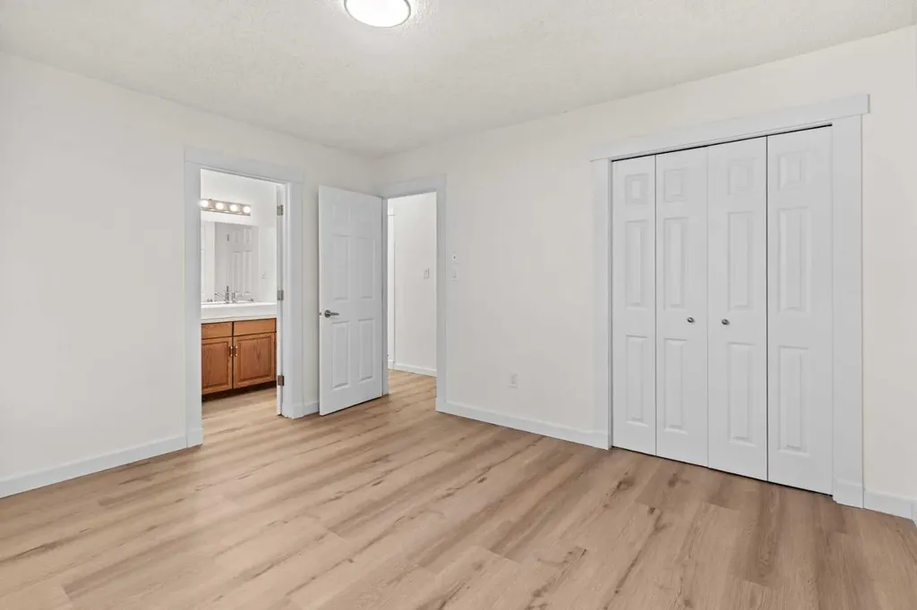 924 Pensdale Crescent SE Calgary AB T2A 2G1