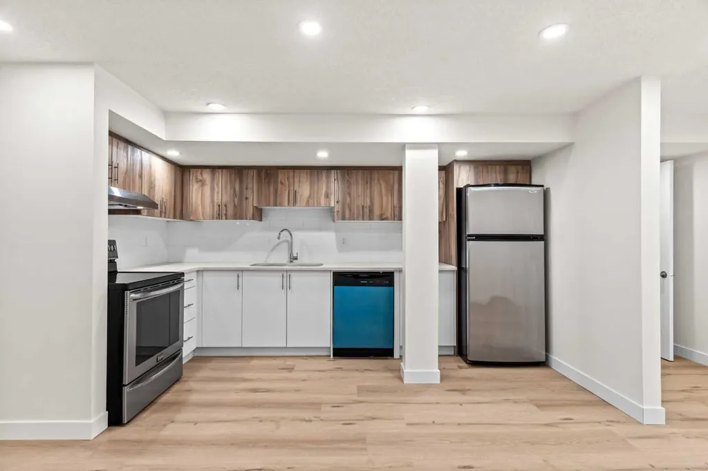 924 Pensdale Crescent SE Calgary AB T2A 2G1