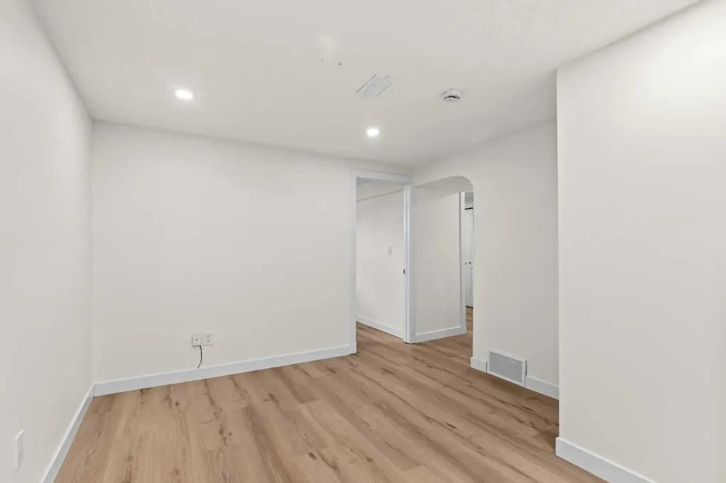 924 Pensdale Crescent SE Calgary AB T2A 2G1