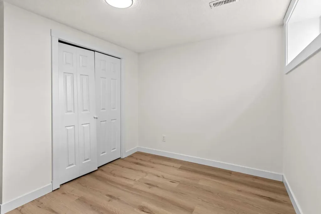 924 Pensdale Crescent SE Calgary AB T2A 2G1