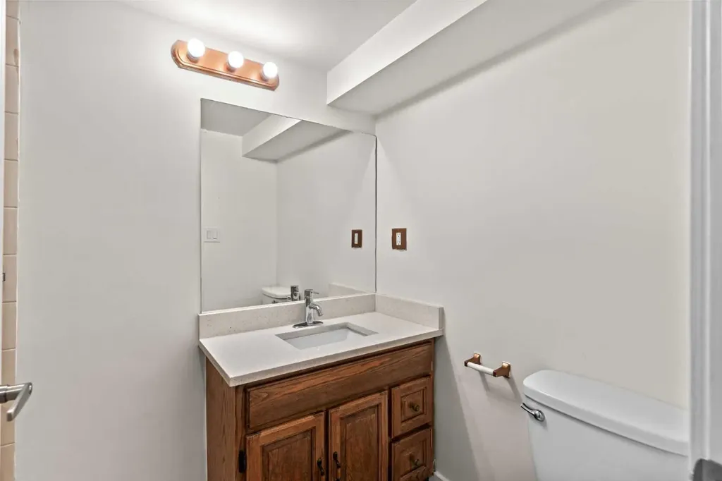924 Pensdale Crescent SE Calgary AB T2A 2G1