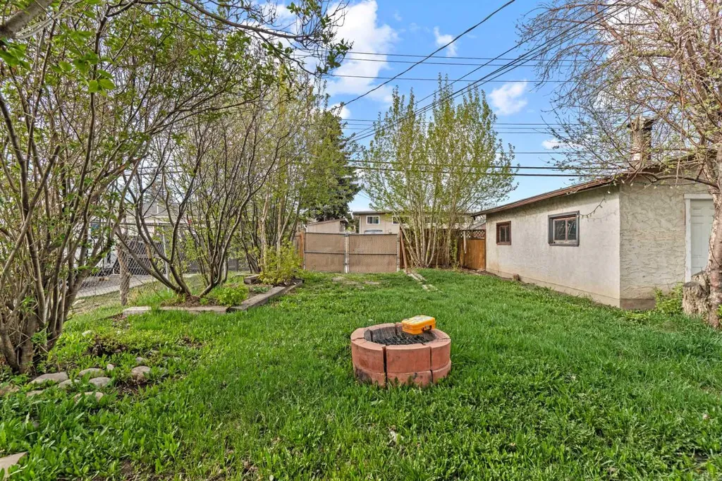 924 Pensdale Crescent SE Calgary AB T2A 2G1