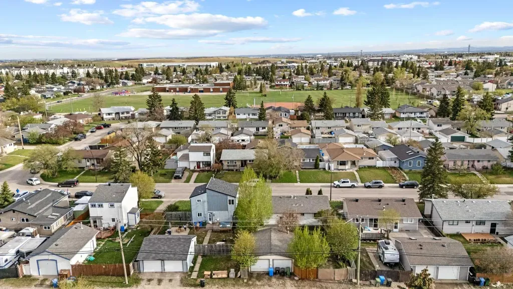 924 Pensdale Crescent SE Calgary AB T2A 2G1