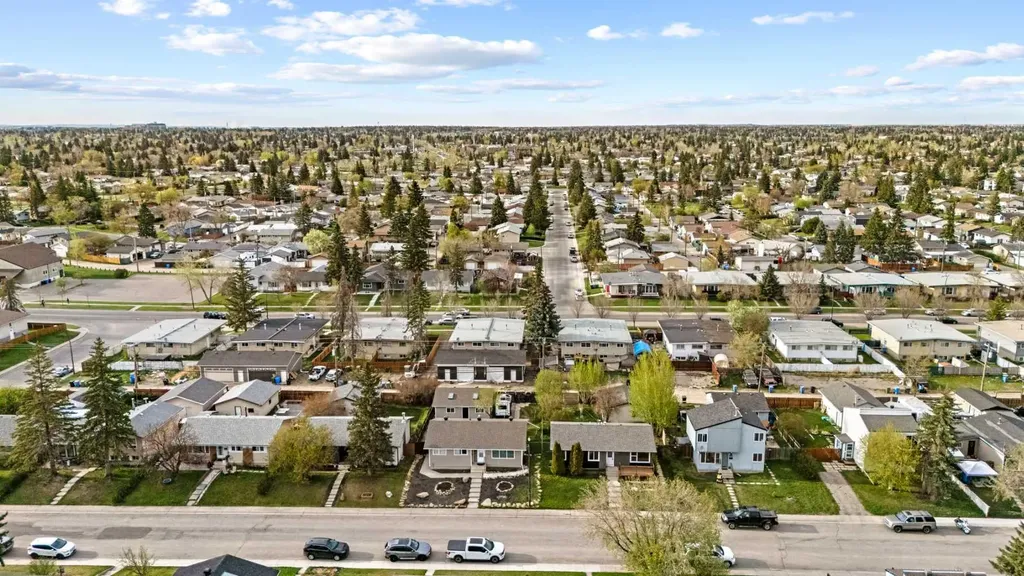 924 Pensdale Crescent SE Calgary AB T2A 2G1