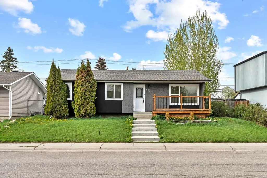924 Pensdale Crescent SE Calgary AB T2A 2G1