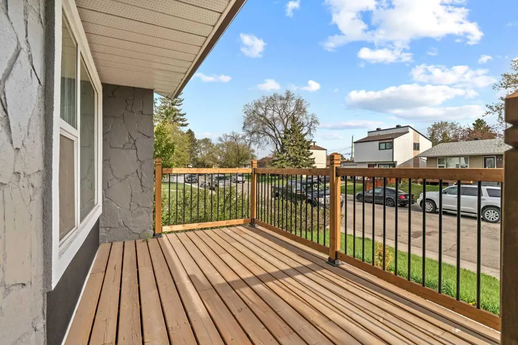 924 Pensdale Crescent SE Calgary AB T2A 2G1