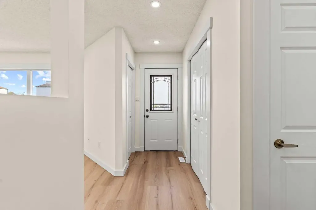 924 Pensdale Crescent SE Calgary AB T2A 2G1
