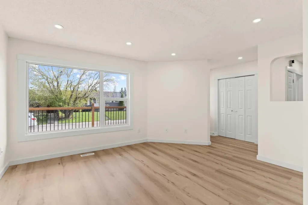 924 Pensdale Crescent SE Calgary AB T2A 2G1