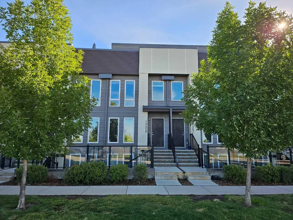 19458 37 Street SE Calgary AB T3M 2W9
